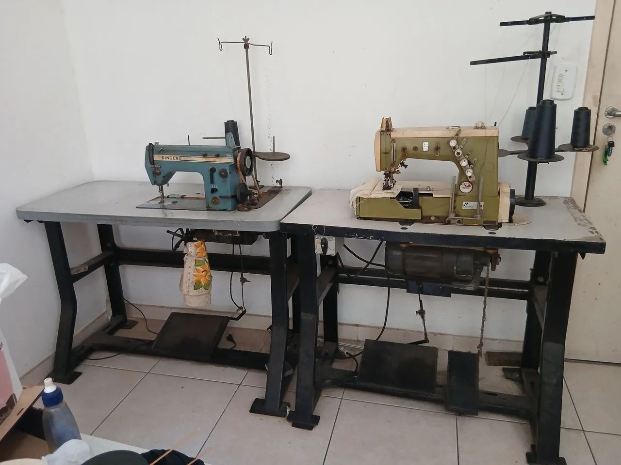 Máquina de costura funcionando