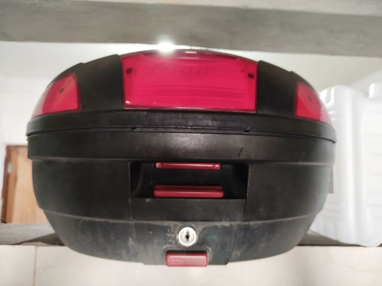 Baú, bagageiro e suporte de moto para vender - Foto 2