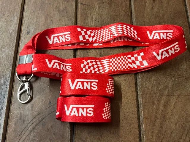 3 chaveiros de pescoço vans vermelho