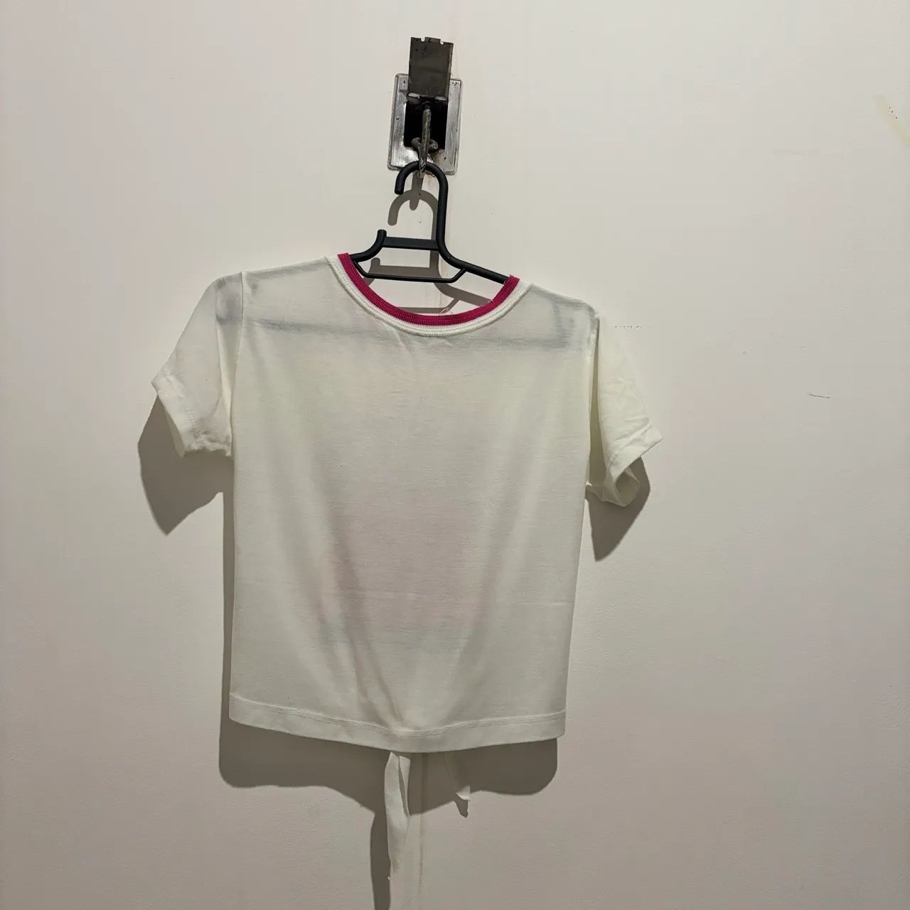 t-shirt branca (usada) - Foto 3