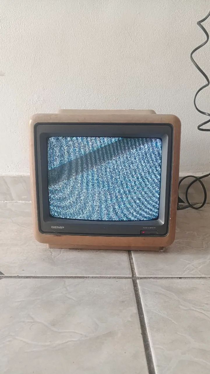 Televisão antiga SEMP 