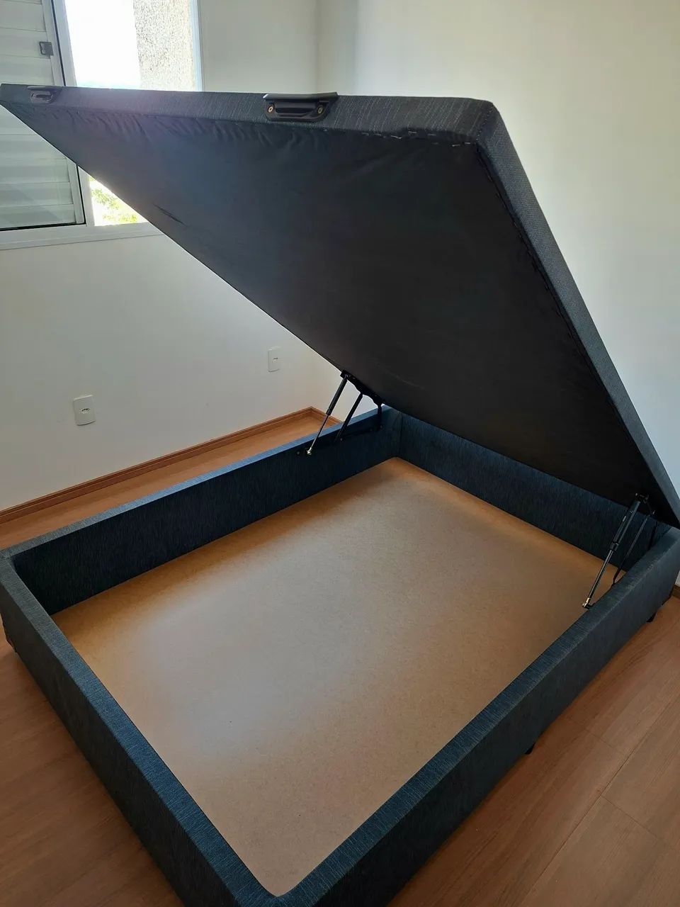 VENDE-SE CAMA BOX CASAL