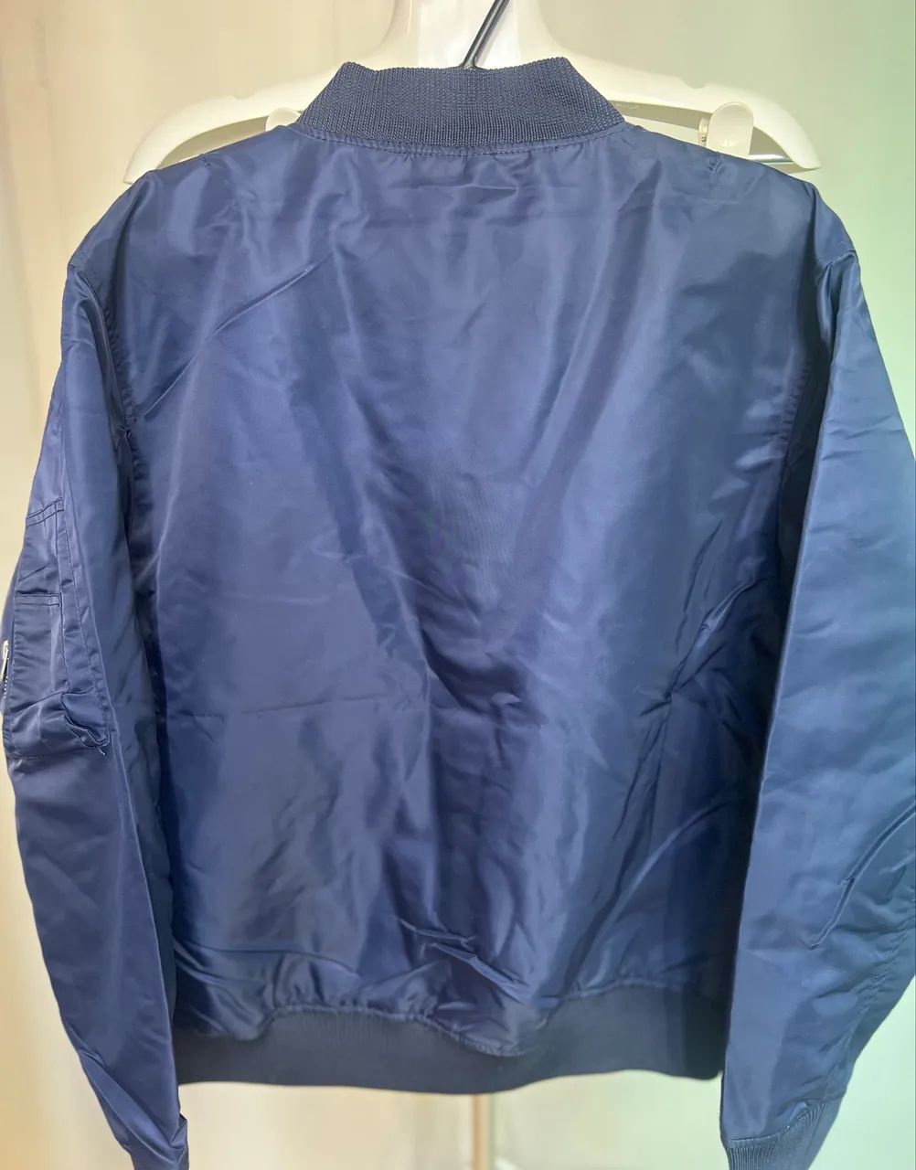 Jaqueta Bomber Azul com Patches Estilo Militar - Nova - Foto 3
