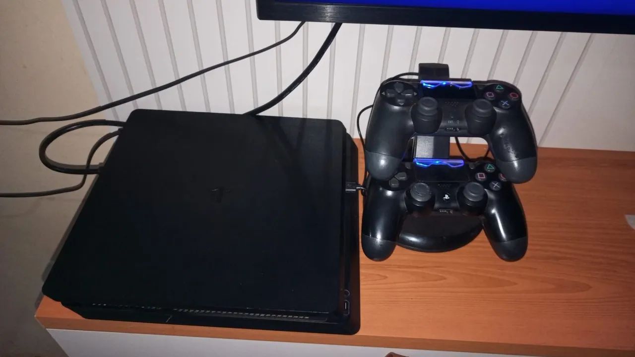 PS4 slim 