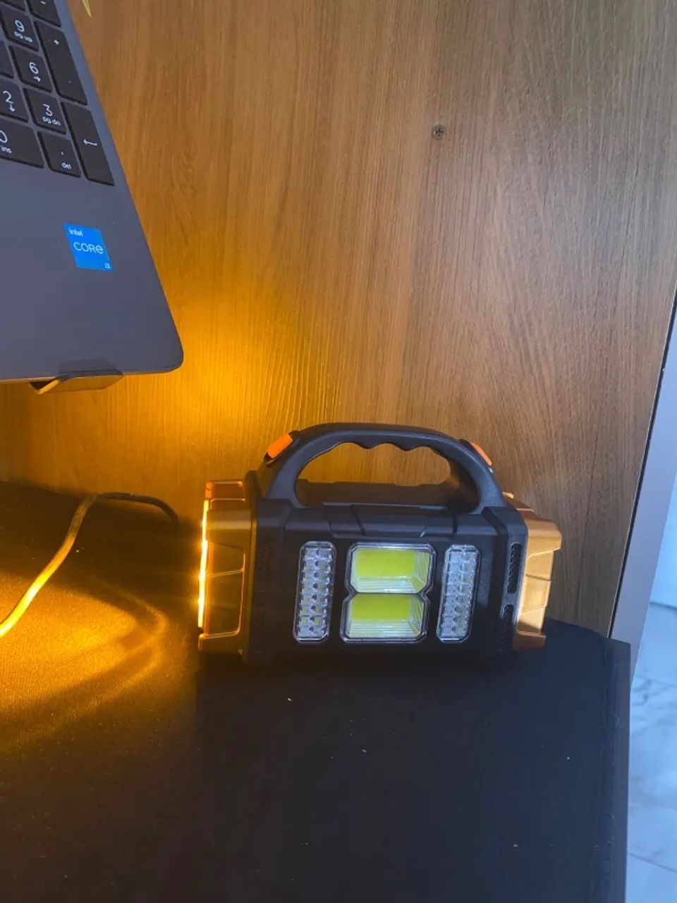 Lanterna LED Solar Recarregável