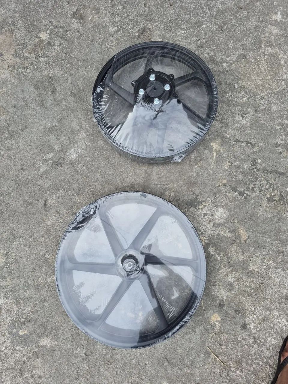 Vendo jogo de rodas de Bros 160 freio a disco  - Foto 2