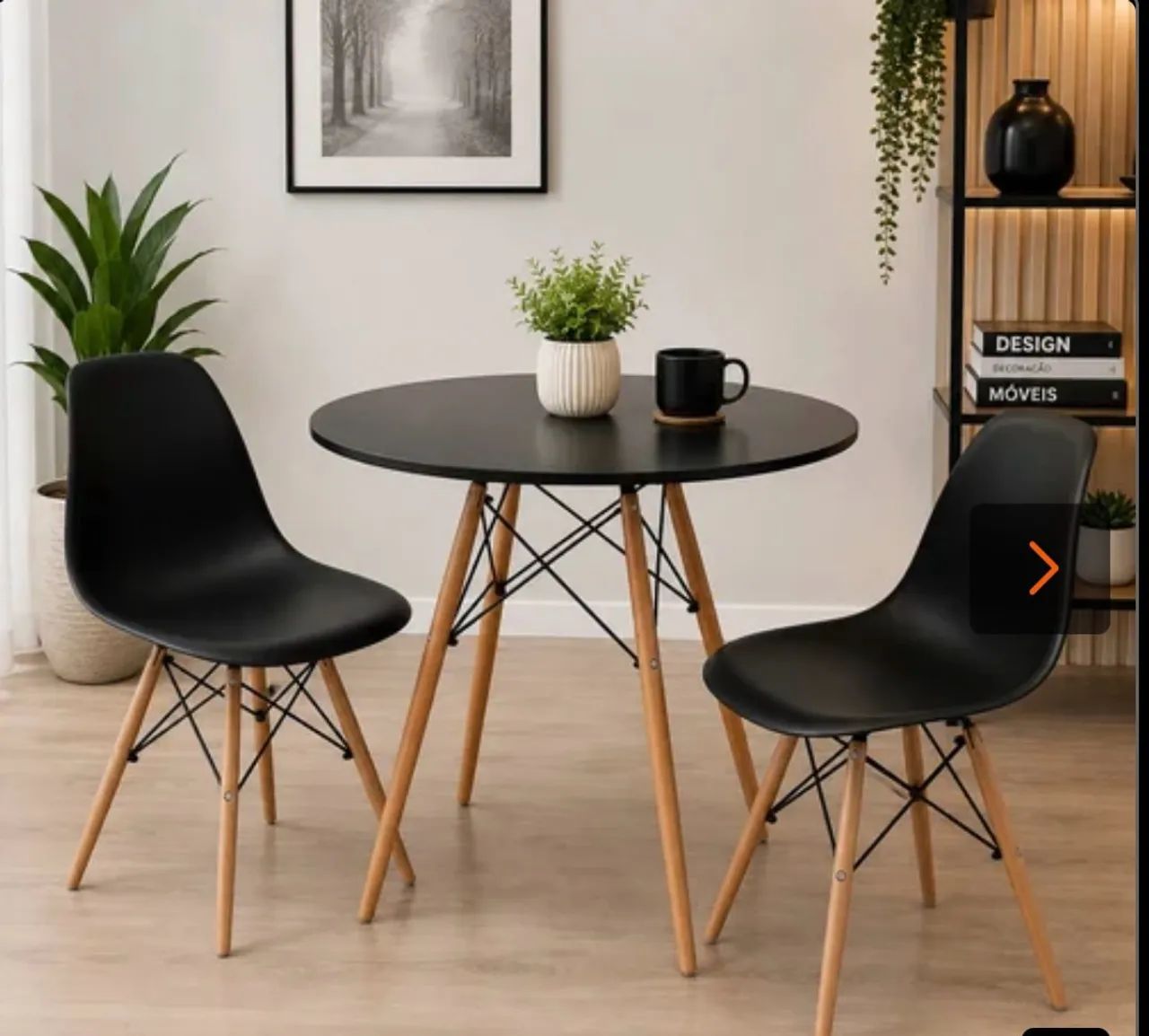 Vende-se: Mesa com 2 cadeiras 