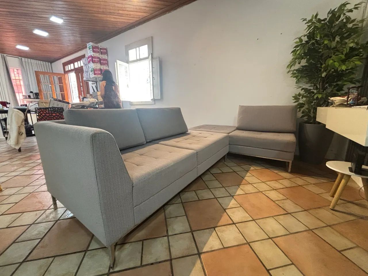 Vendo Sofá sala 3 lugares em L - Foto 2
