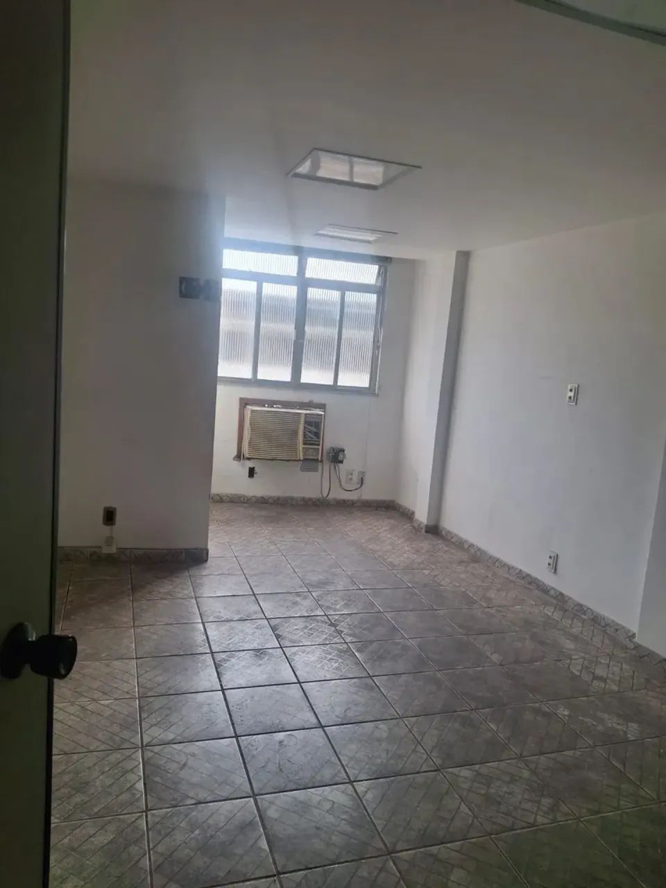 Imóvel para aluguel possui 50 metros quadrados em Centro - Nilópolis - RJ