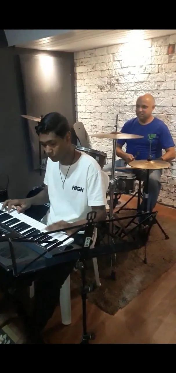 AULAS DE TECLADO,PIANO,VIOLÃO E CONTRA BAIXO - Foto 4