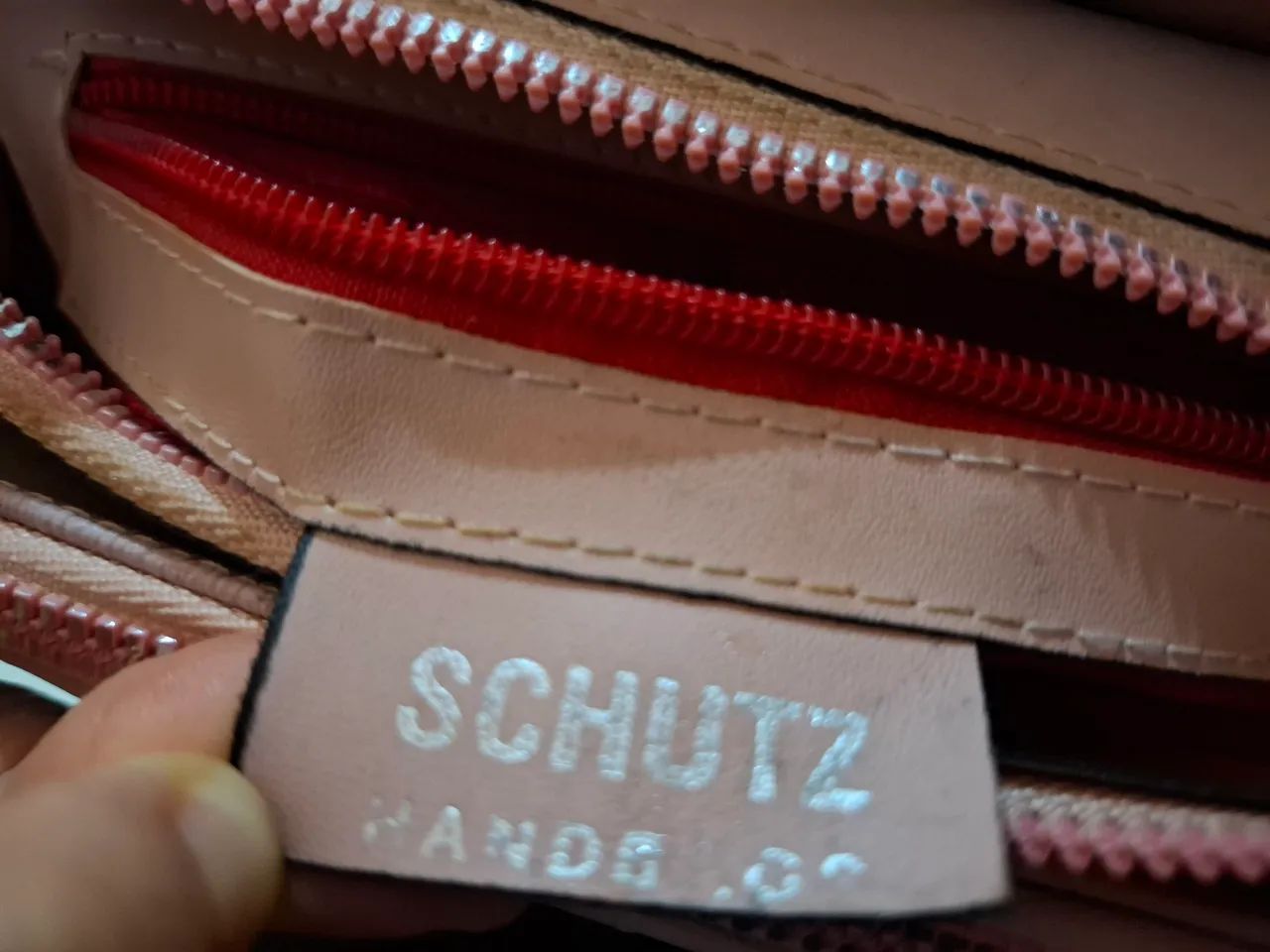 Bolsa Schutz tom suave e elegante - Foto 3