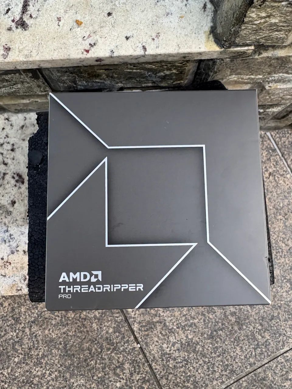 AMD THREADRIPPER ( CAIXA VAZIA )