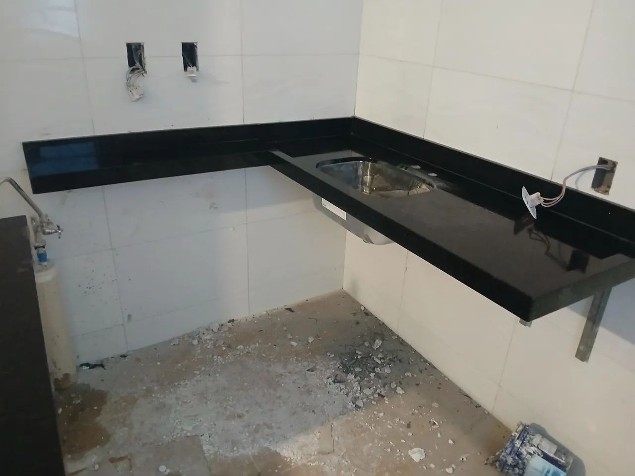 Tudo mármores e granitos,qualidade  preço baixo. 