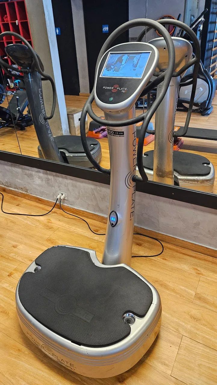 Vende-se plataforma vibratória Power Plate - Academia e Exercícios
