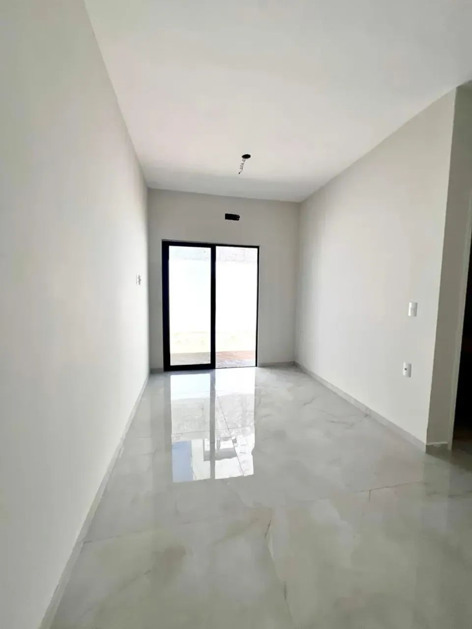 Casa Plana Moderna a 150m da CE-010 | Design Imponente e Excelente Quintal - Foto 5