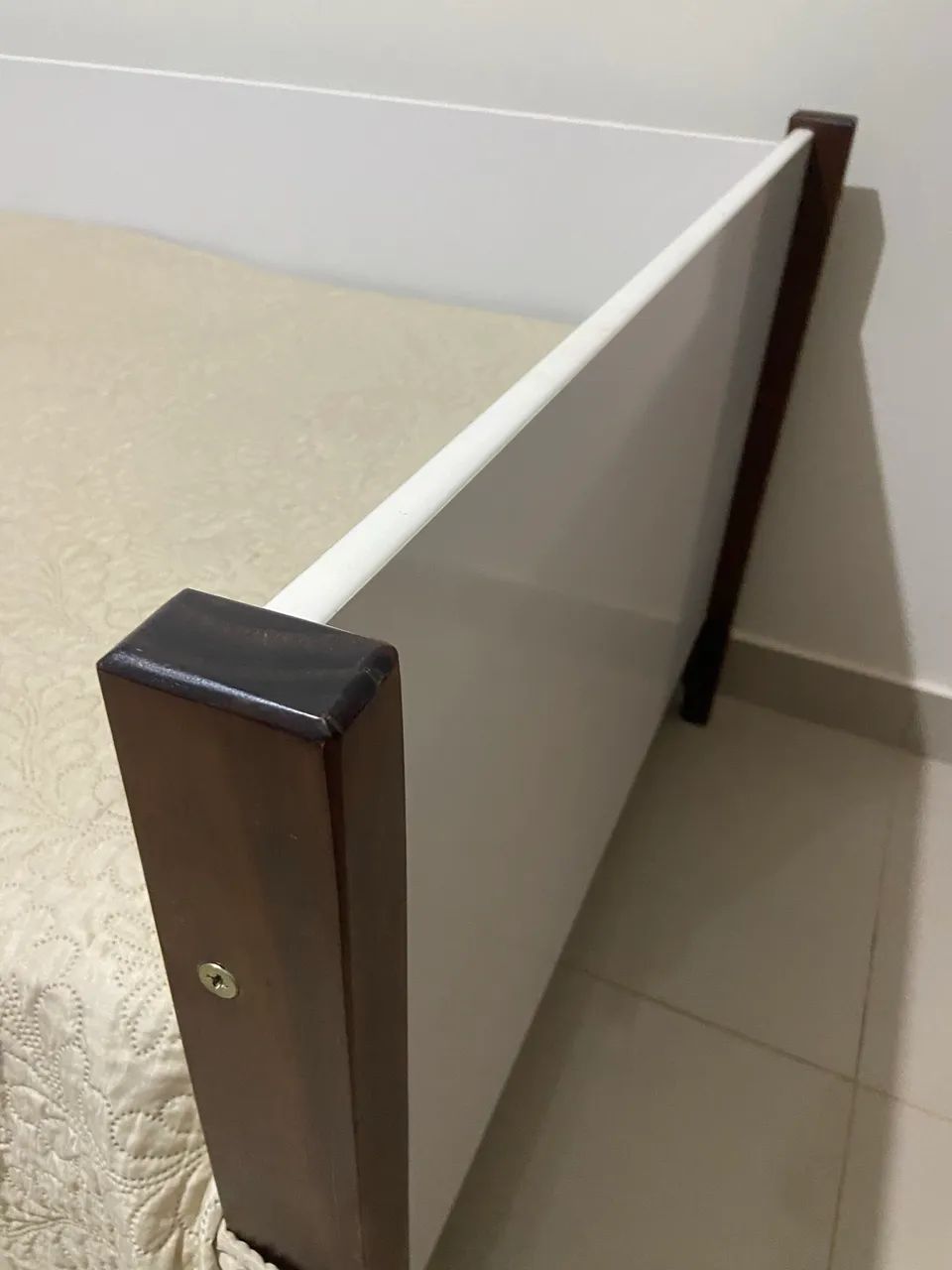 Vendo cama de solteiro com cama auxiliar 