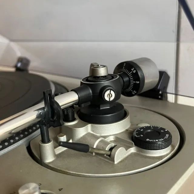 Technics SL-1600 + Shure M44C - Aparelhos de Som - Jardim