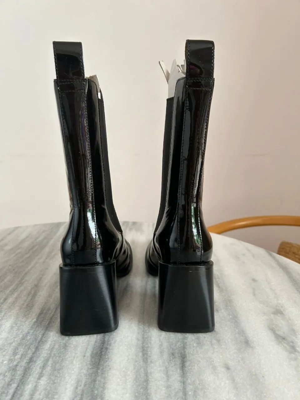 Bota de couro com verniz cano médio NOVA!!! - Foto 4