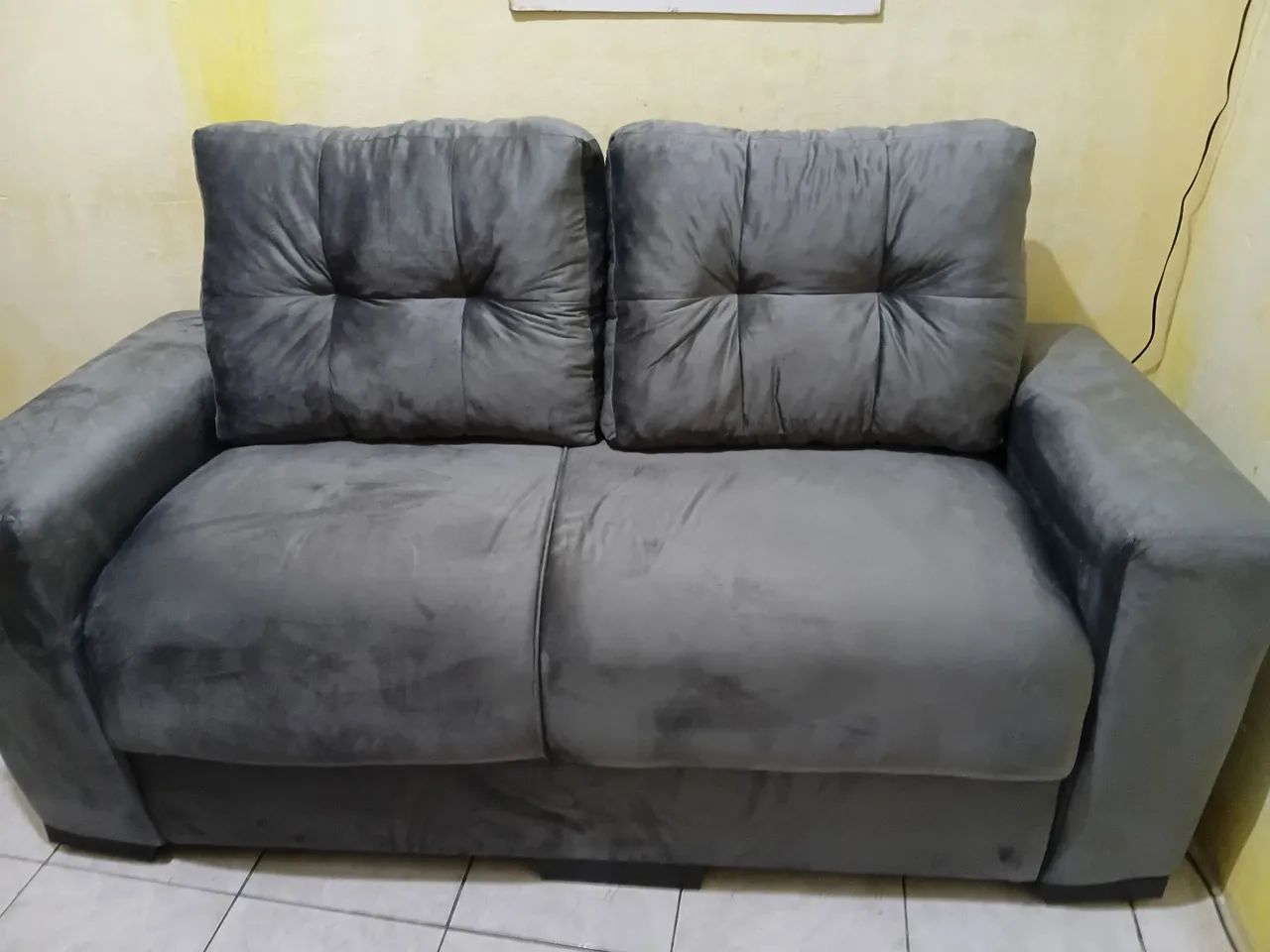Um sofá de 2 lugares mais e como se fosse 3  lugares. - Foto 2