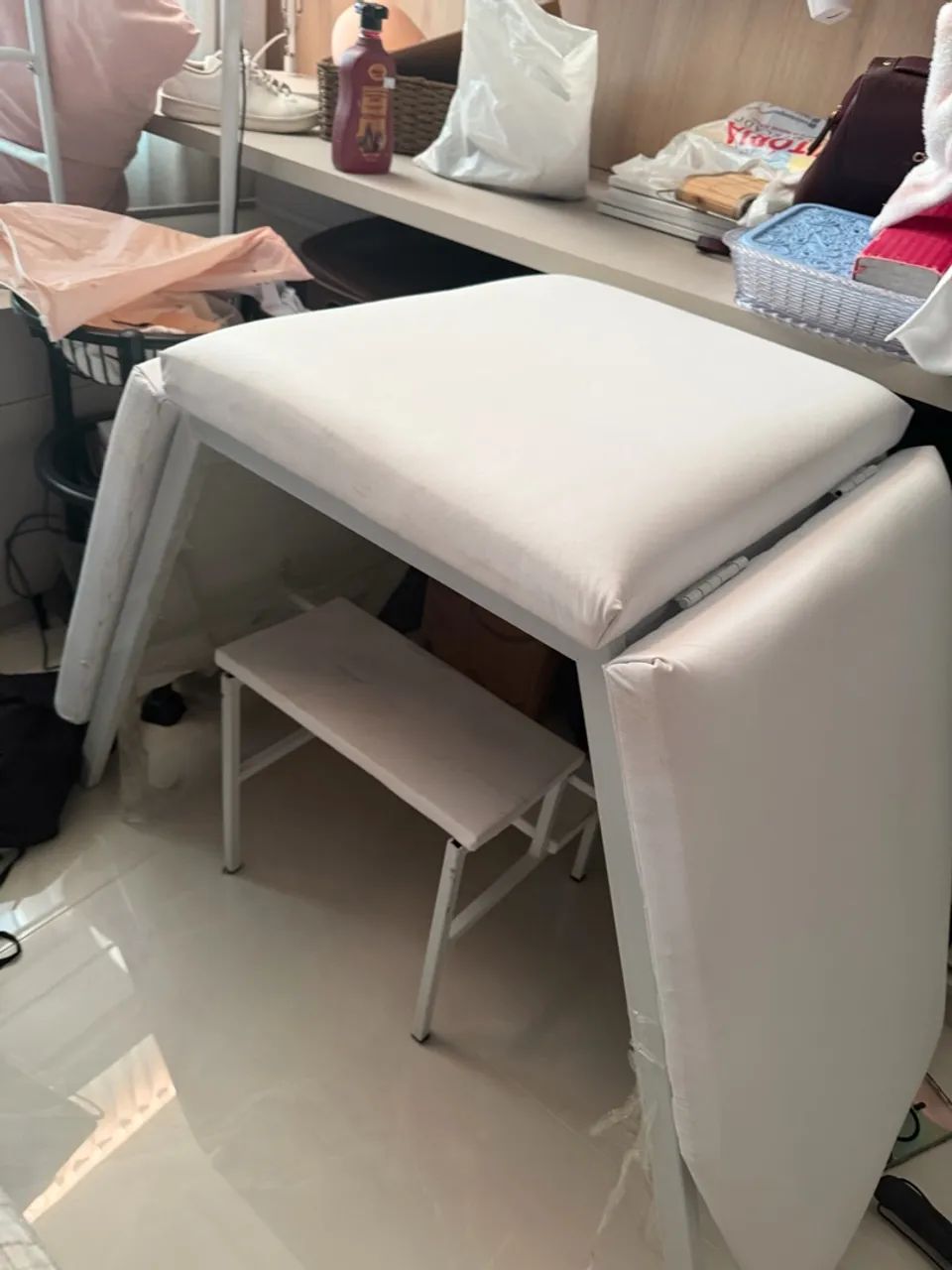 Vende se maca com escada e mocho
