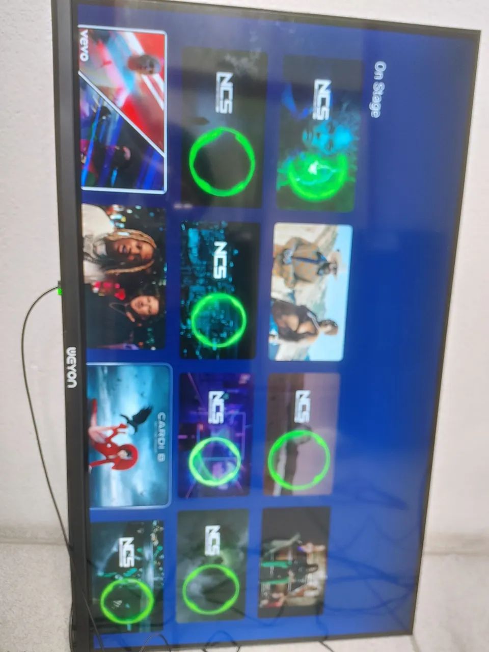 Tv Smart 32 WEYON nova na caixa