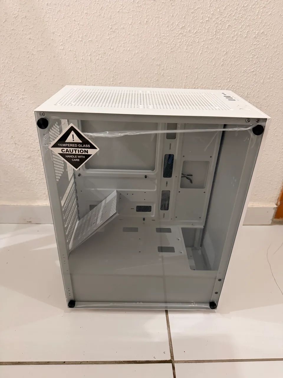 Gabinete game na cor branca 