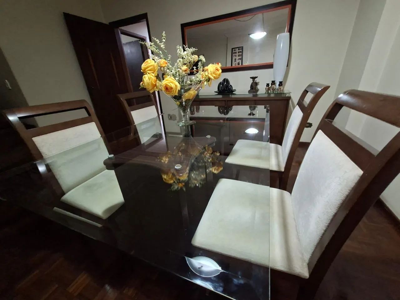 Mesa de jantar 6 lugares com 4 cadeiras - Foto 3