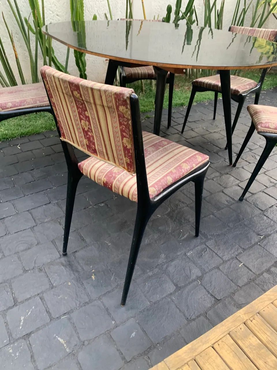 Mesa e cadeiras design modernista  - Foto 5