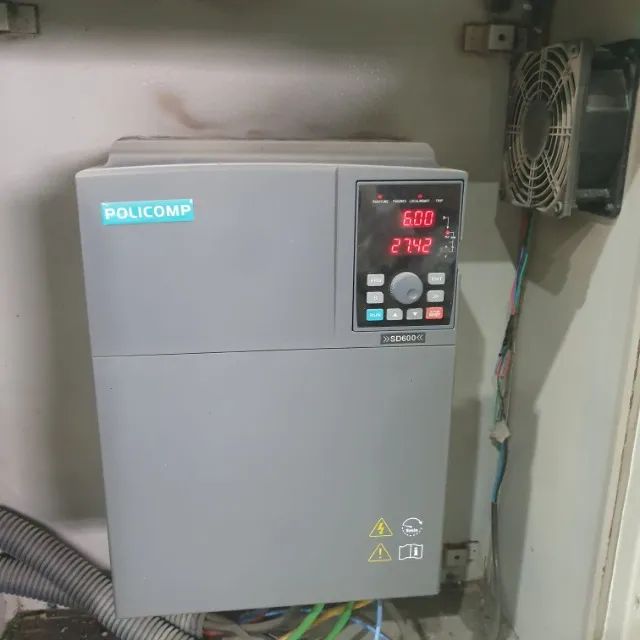 Injetora para Plásticos Himaco 220 Ton - Foto 6