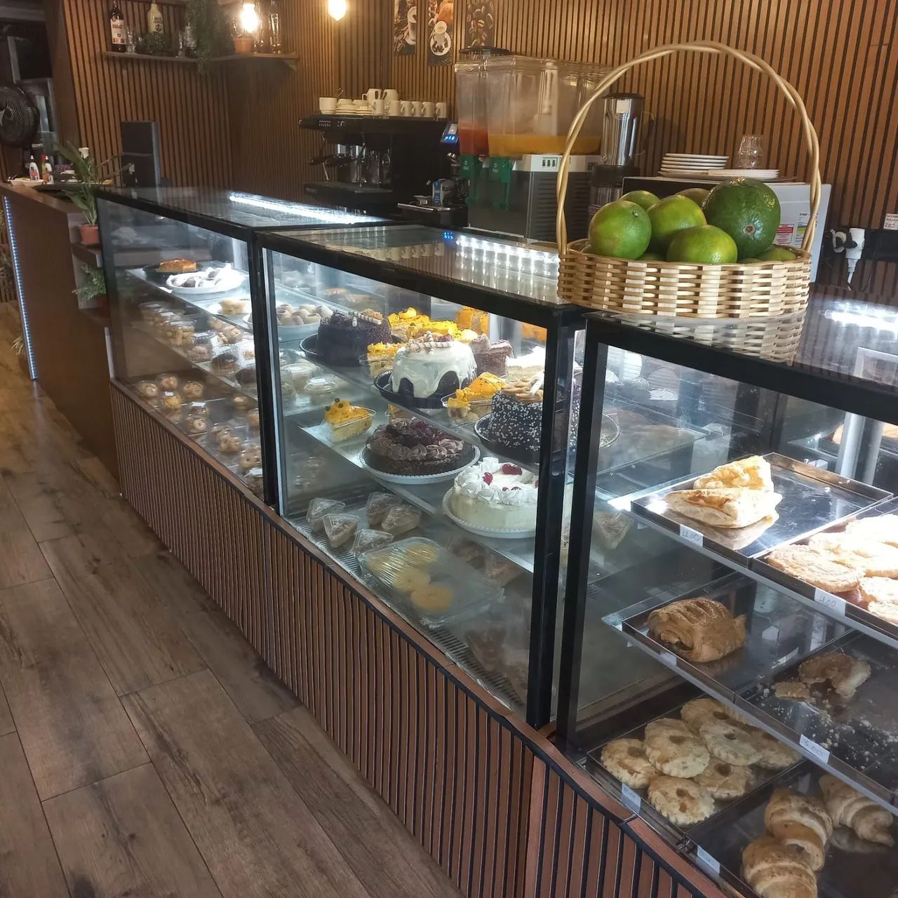 Vendo cafeteria e lanchonete mais linda da cidade  - Foto 2