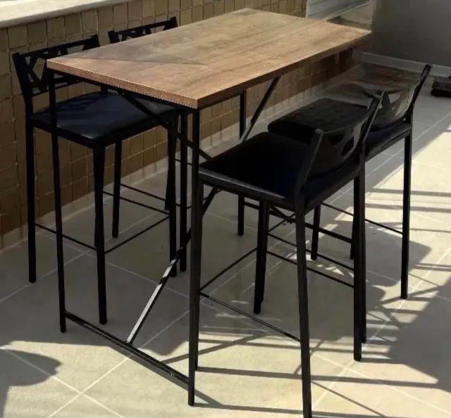 Mesa bistrô com banquetas