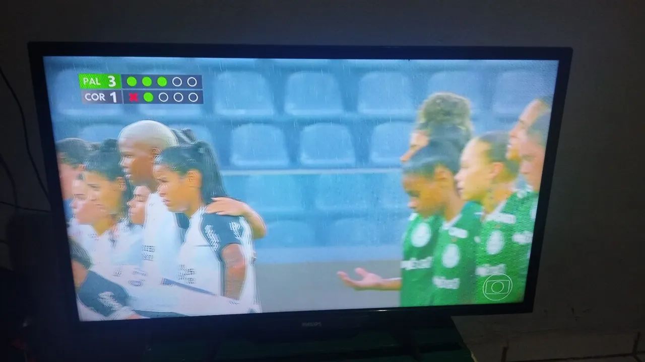 450$ smart tv 32 polegadas Philips semi nova perfeita! - Foto 2