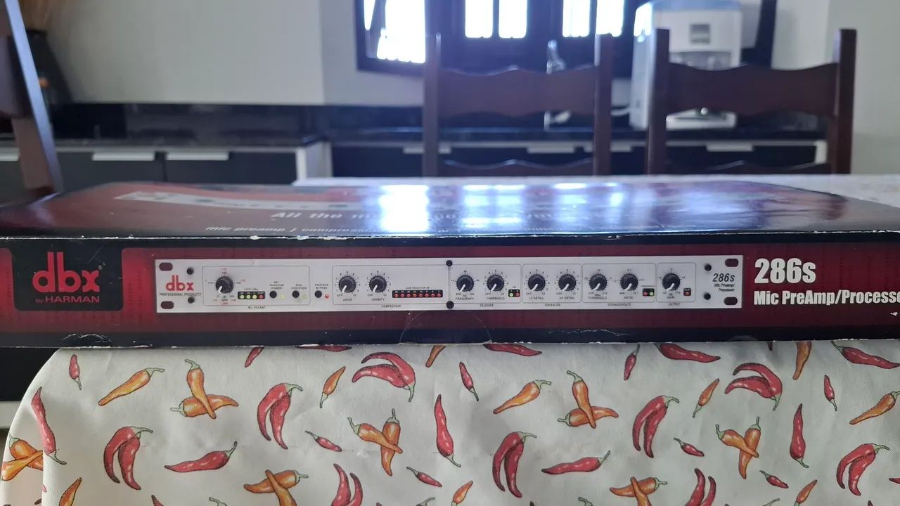 DBX 286s - Pré-amplificador e Processador de Voz Profissional