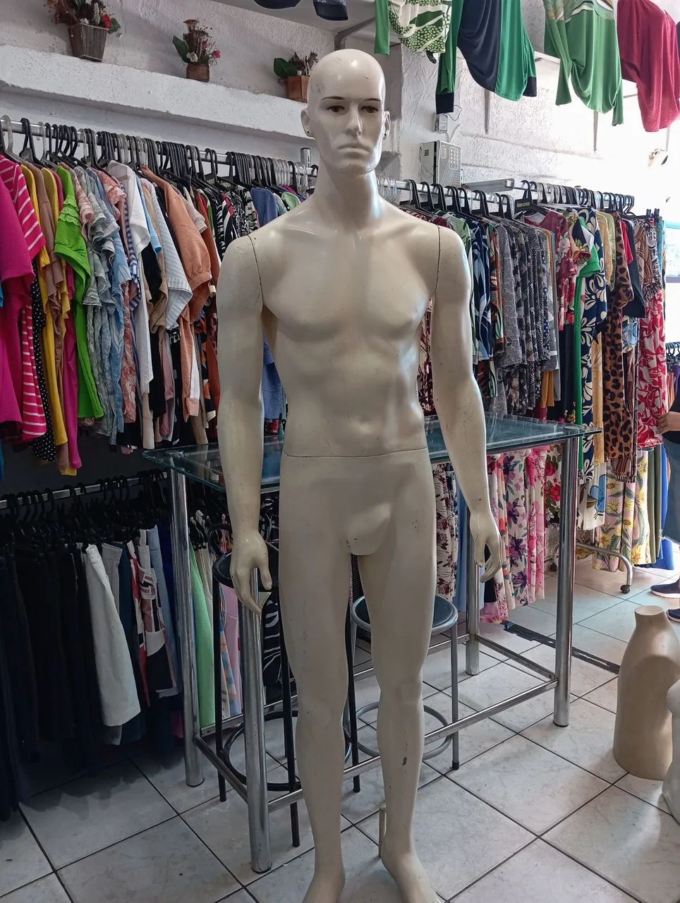 Manequins masculino e feminino, busto e meio corpo  - Foto 2