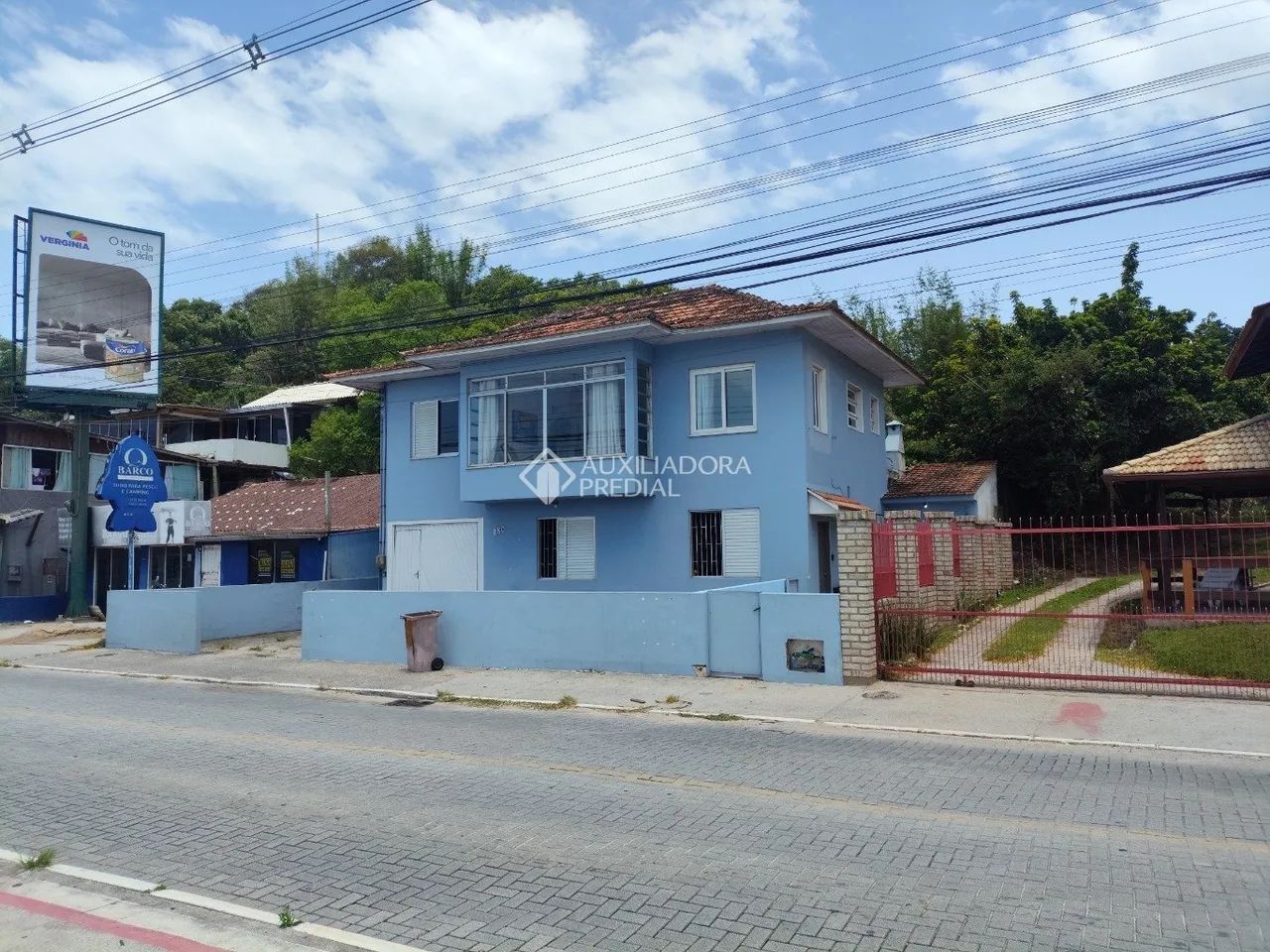 Imóvel Frente à Lagoa na Avenida das Rendeiras com 2 Aptos e Lojas Comerciais - Foto 2