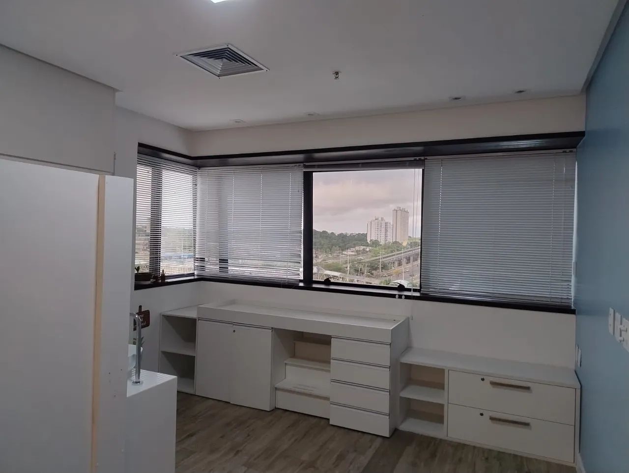 Maca com móvel em MDF 