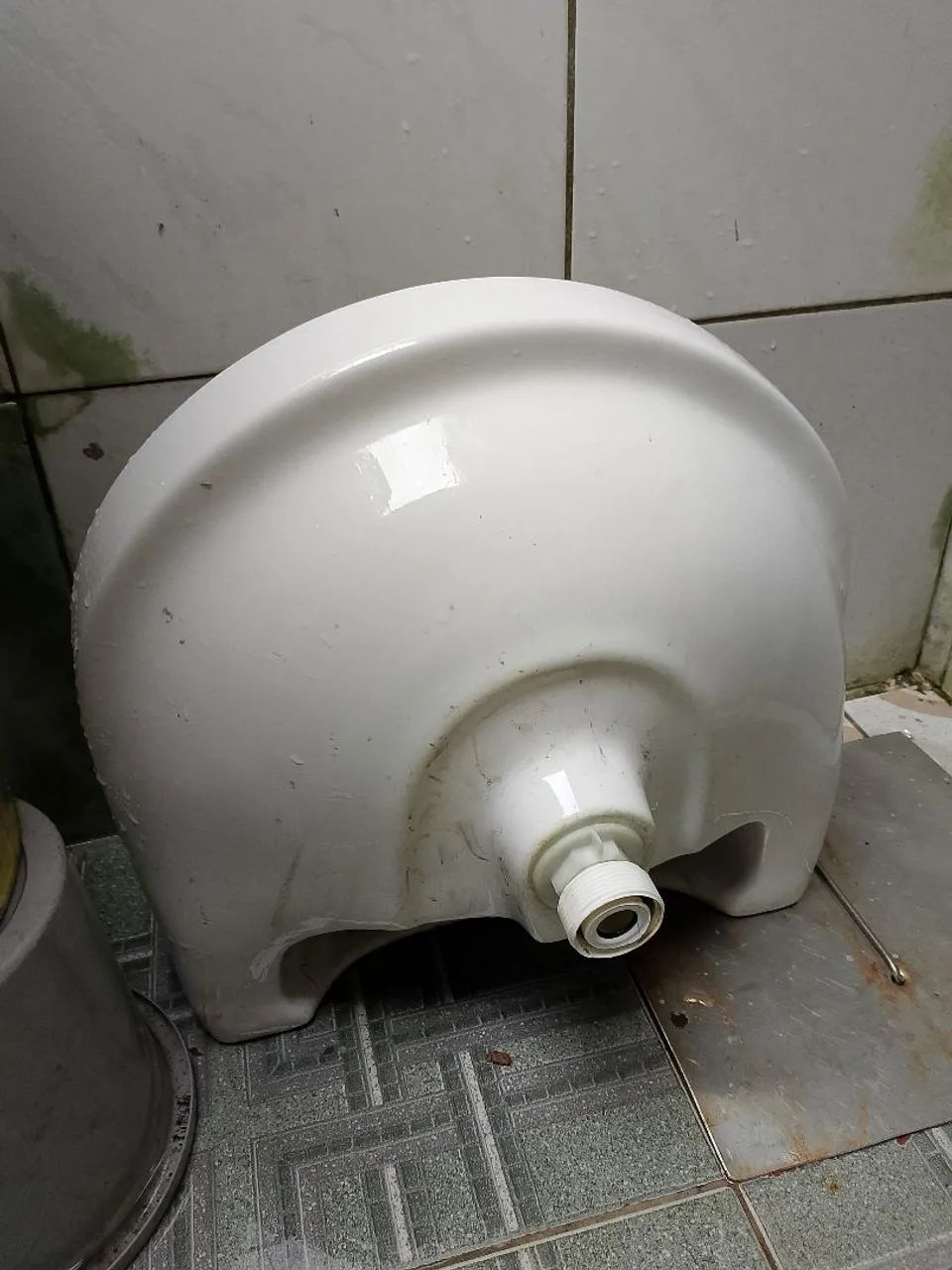 Bathroom Sink467345979264870402