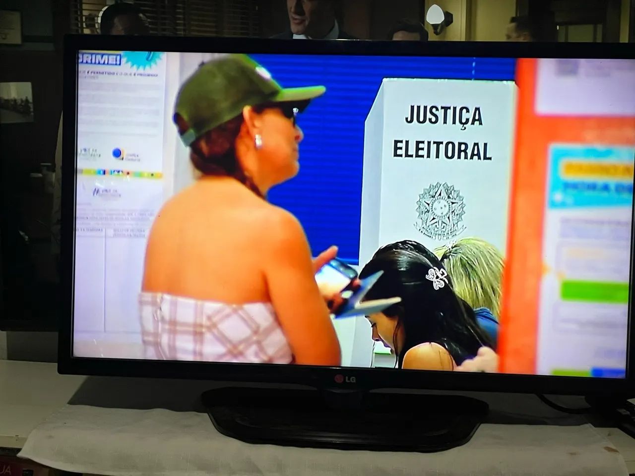 Vendo uma tv LG 32 polegadas não e smart  - Foto 4