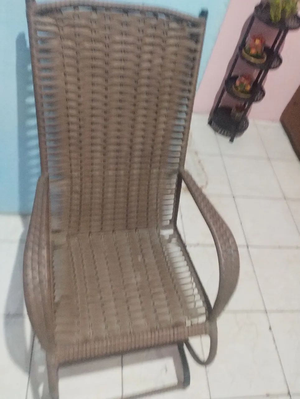 VENDO ESSE ESPELHO DE PAREDE, E CADEIRA DE BALANÇO  - Foto 2
