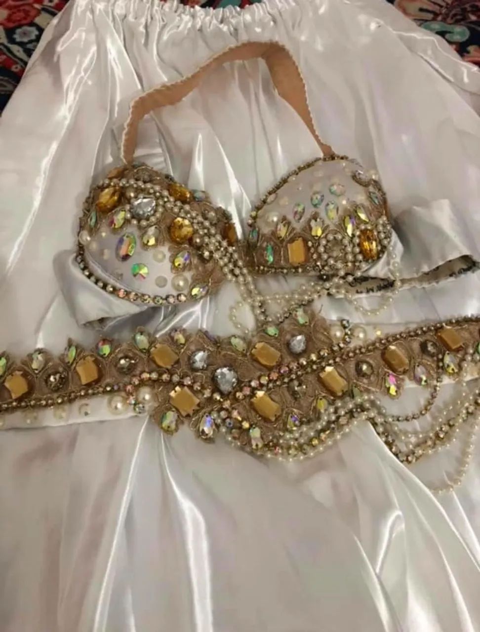 Roupa Traje de dança do ventre - Branco e dourado - Foto 3