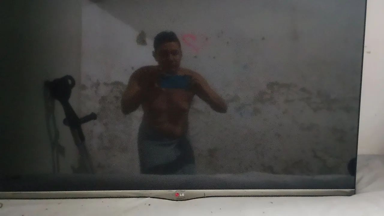 TV com defeito LG 47 polegadas no precinho precisa negociar para quem quer aproveitar as