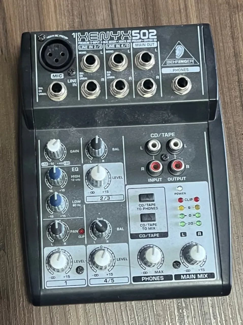 Mesa de som Behringer XENY 502