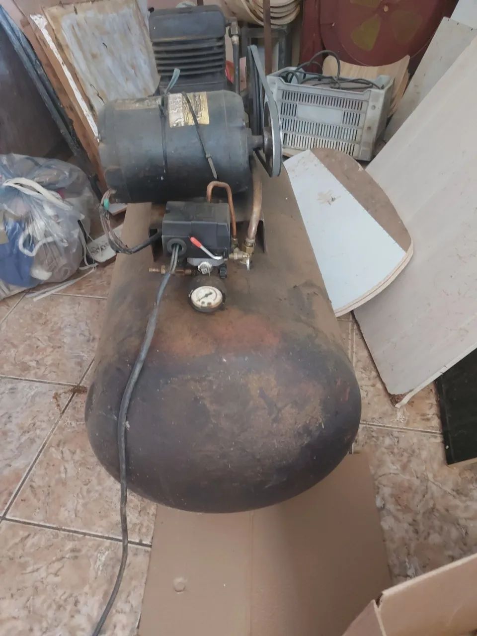 Vende se um compressor 