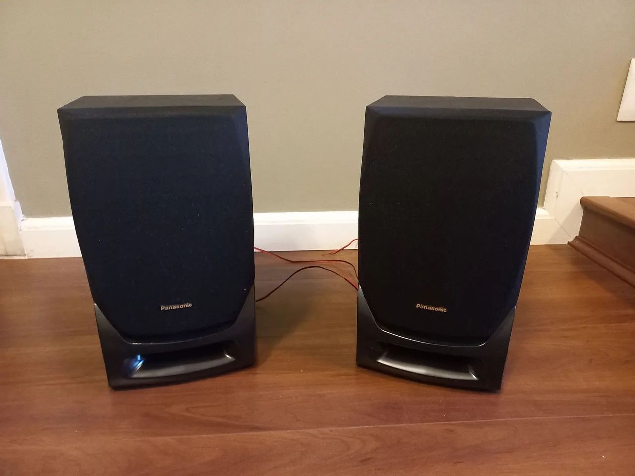 Par de caixas Panasonic 80w p/ Home Theater