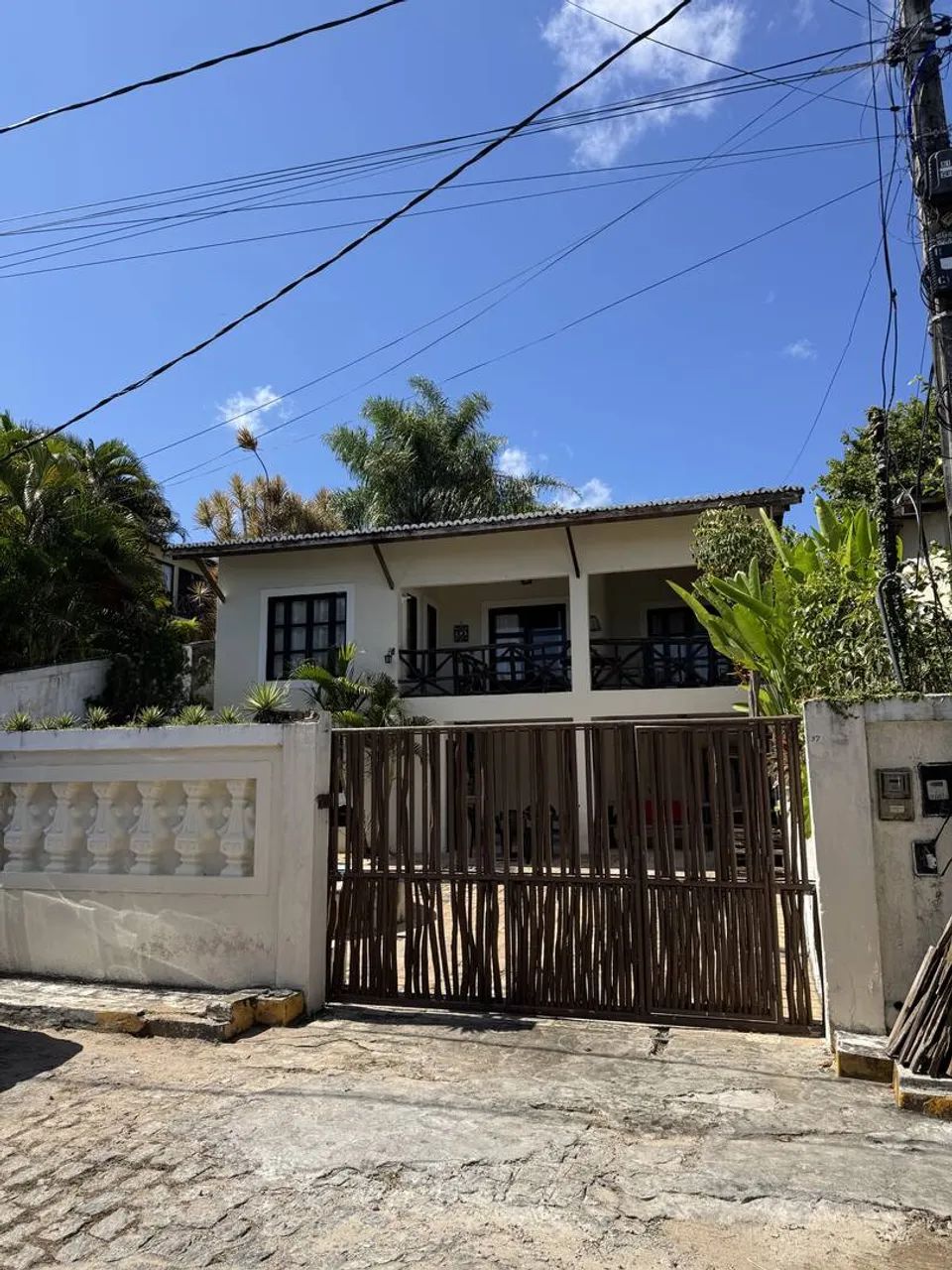 Chalé duplex com 3 quartos e vista a lagoa Guarairas, em rua sem saida