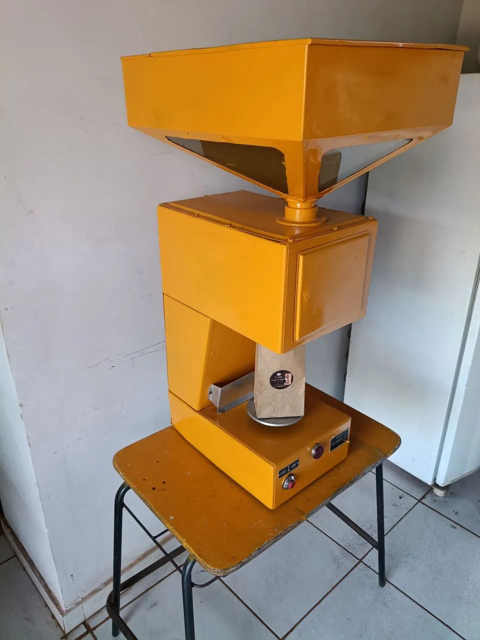 Vendo está máquina de moer café  - Foto 2