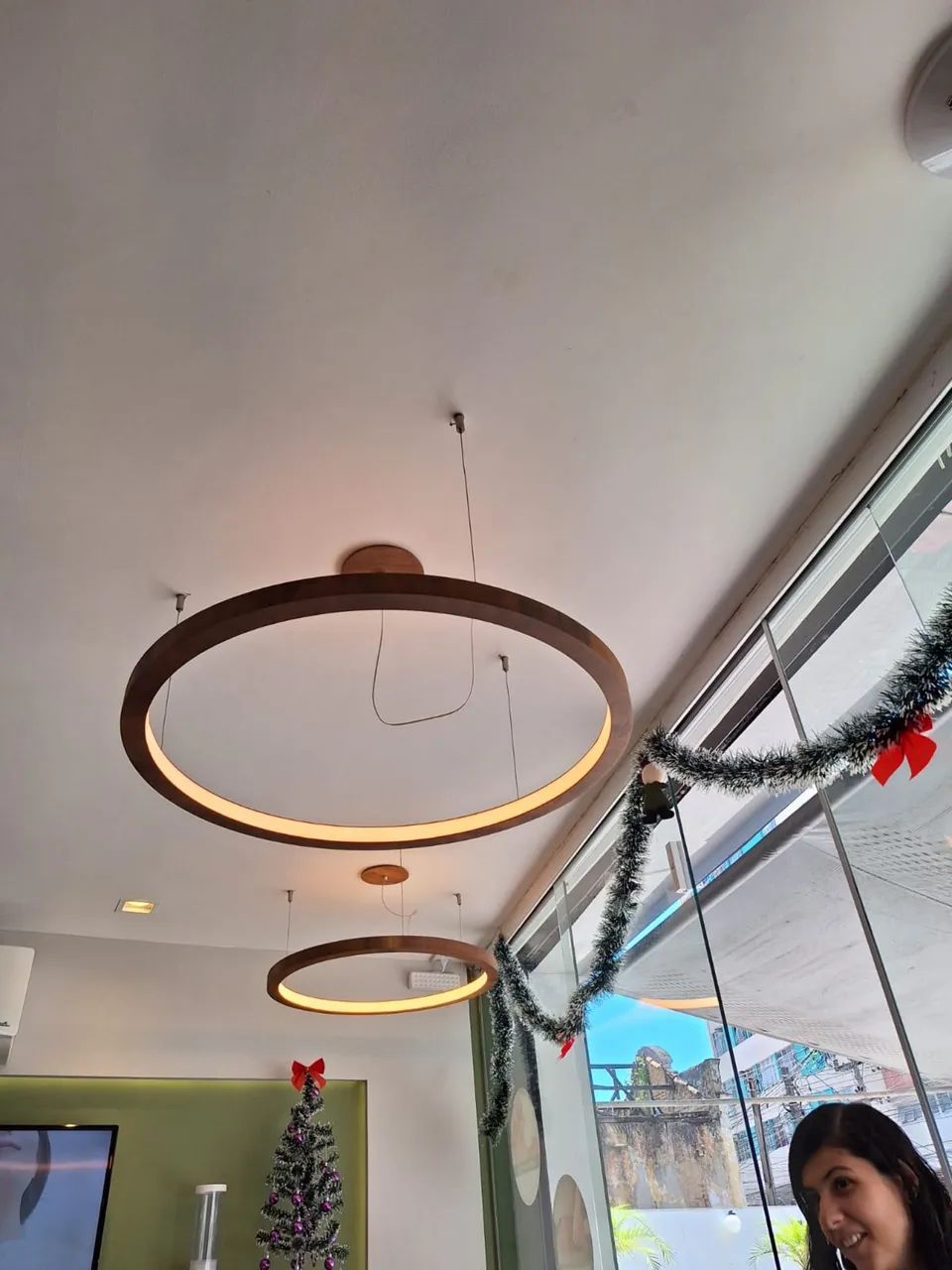 Luminária led circular com acabamento em madeira  - Foto 2