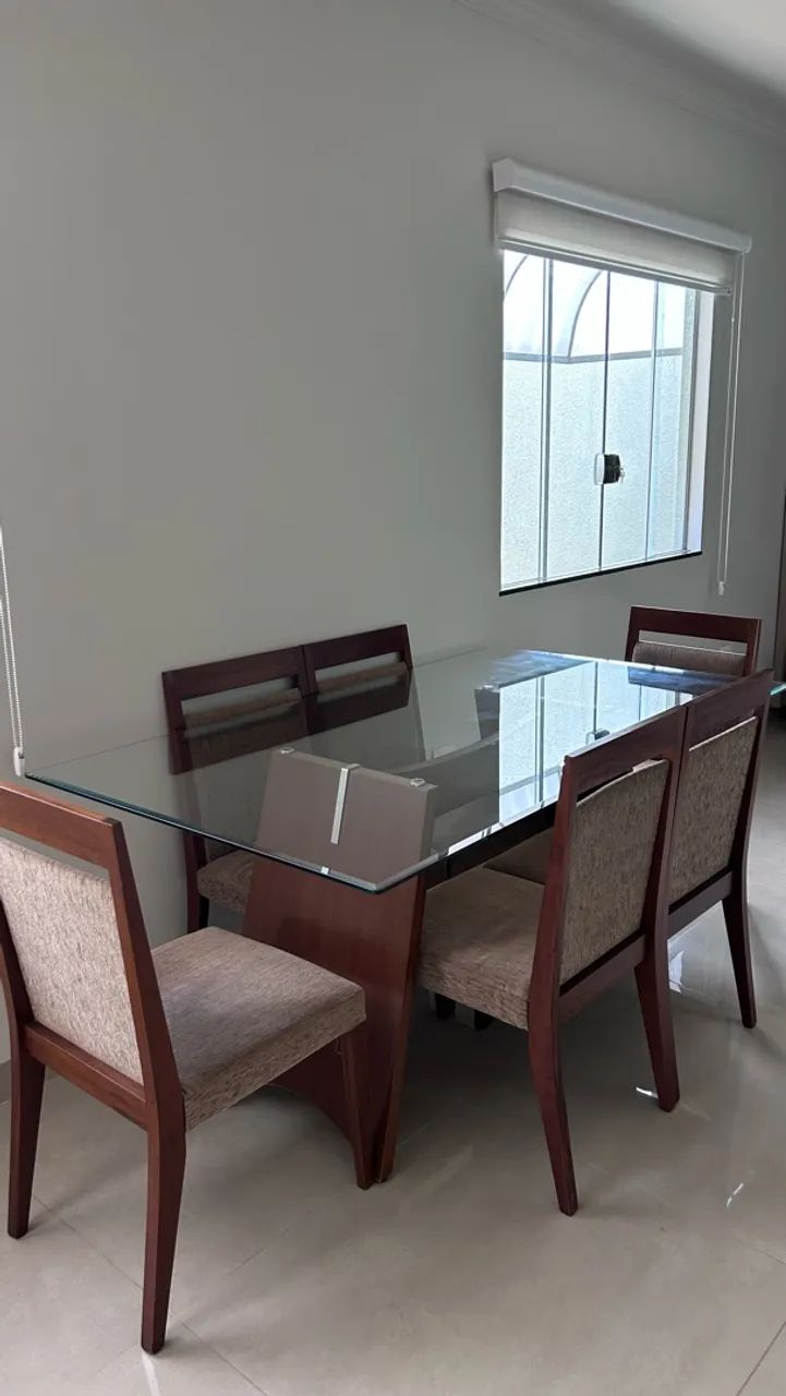 Vendo mesa de jantar de 6 lugares 