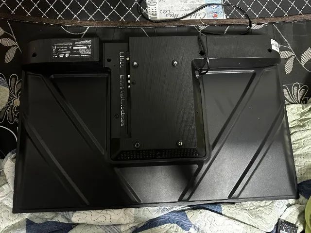 Vendo Televisão Toshiba Muito nova na caixa 32 polegadas SMART - Foto 2