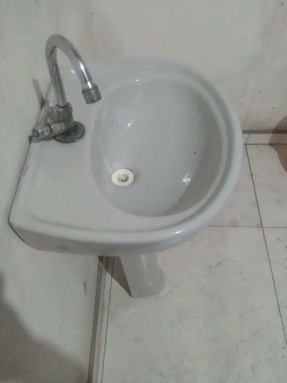 Pia de banheiro completa